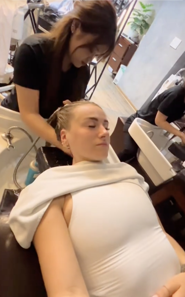 Dịch vụ gội đầu 60 ph&uacute;t ở Việt Nam: Trải nghiệm &ldquo; sướng như vua ch&uacute;a &rdquo; kh&ocirc;ng thể bỏ lỡ - Ảnh 1.