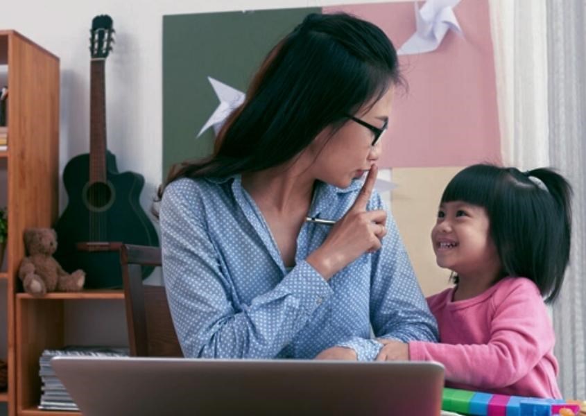 Muốn trẻ bớt ồn &agrave;o nơi c&ocirc;ng cộng: Kh&ocirc;ng thể chỉ tr&ocirc;ng chờ v&agrave;o việc qu&aacute;t th&aacute;o - Ảnh 3.