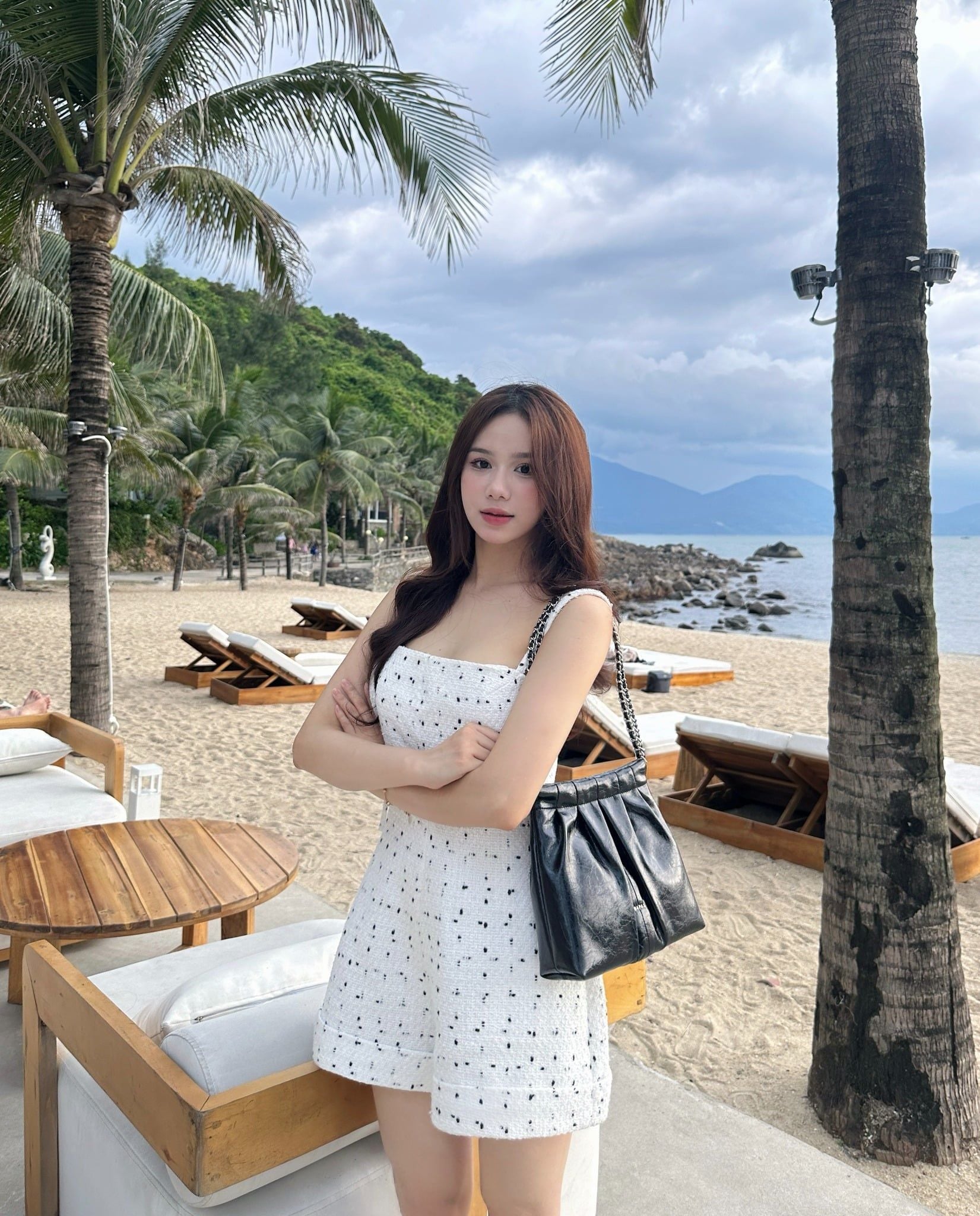 T&uacute;i đen tối giản 2026: Phụ kiện thời thượng cho phong c&aacute;ch thanh lịch - Ảnh 19.