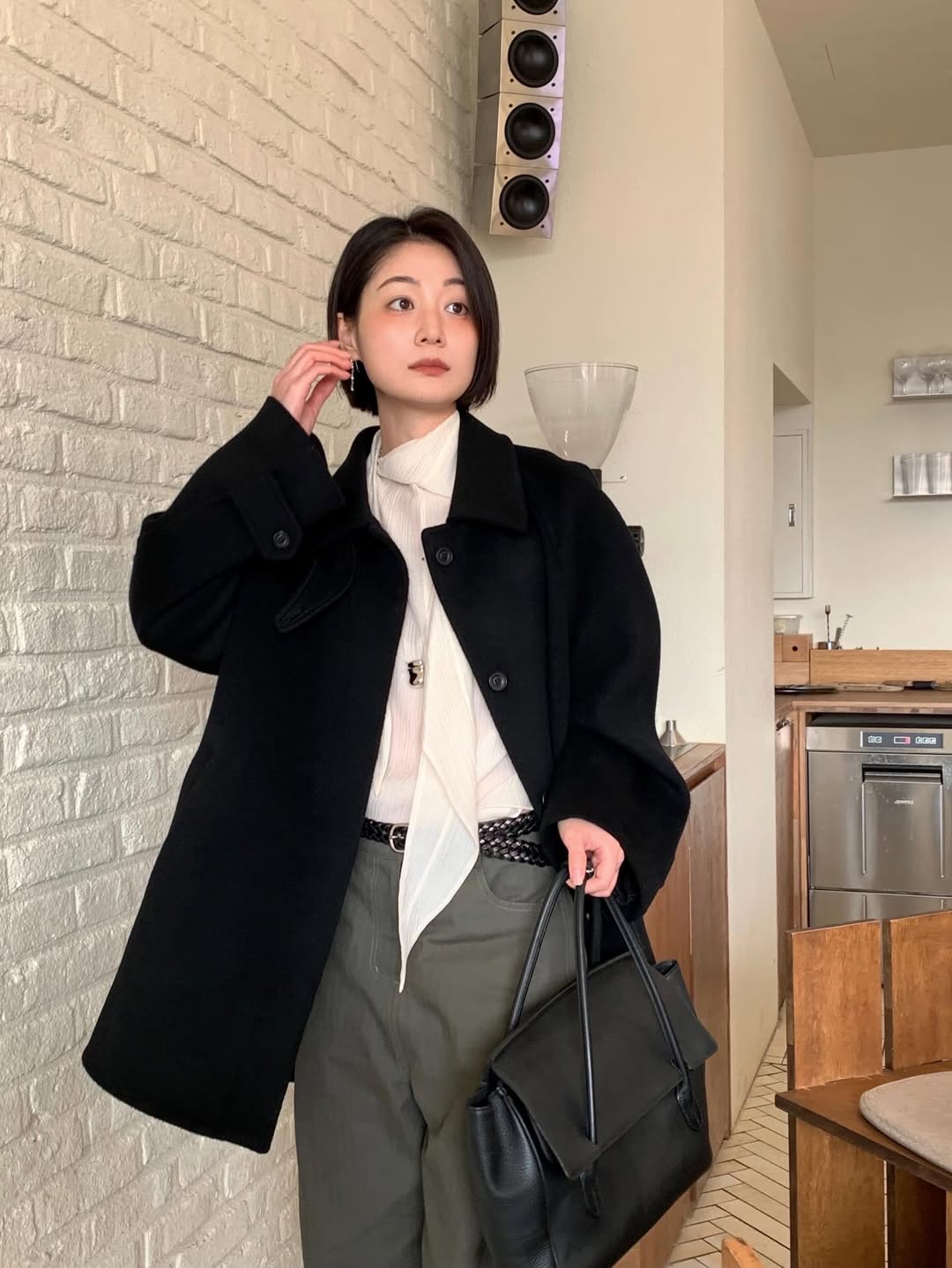 T&uacute;i đen tối giản 2026: Phụ kiện thời thượng cho phong c&aacute;ch thanh lịch - Ảnh 5.