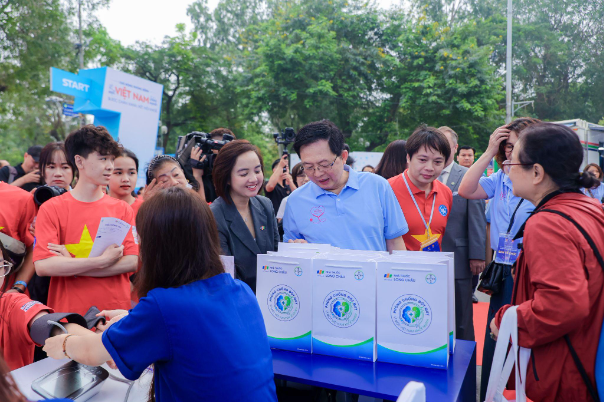 Long Ch&acirc;u s&aacute;t c&aacute;nh Bộ Y tế c&ugrave;ng h&agrave;ng triệu người d&acirc;n trong chiến lược chủ động ph&ograve;ng đột quỵ, v&igrave; một Việt Nam khỏe mạnh - Ảnh 2.