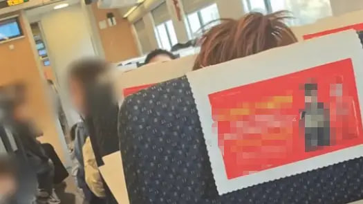 Muốn trẻ bớt ồn &agrave;o nơi c&ocirc;ng cộng: Kh&ocirc;ng thể chỉ tr&ocirc;ng chờ v&agrave;o việc qu&aacute;t th&aacute;o - Ảnh 1.