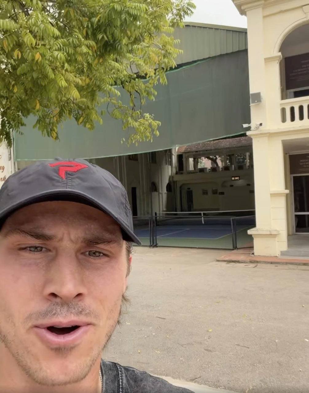 Kh&aacute;ch T&acirc;y ngỡ ng&agrave;ng với th&oacute;i quen chơi Pickleball của người Việt tại H&agrave; Nội - Ảnh 4.