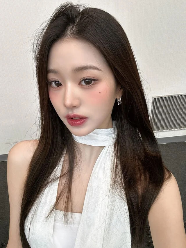 Mỹ nh&acirc;n được đề cử đẹp nhất thế giới 2026: C&ocirc;ng ch&uacute;a showbiz 