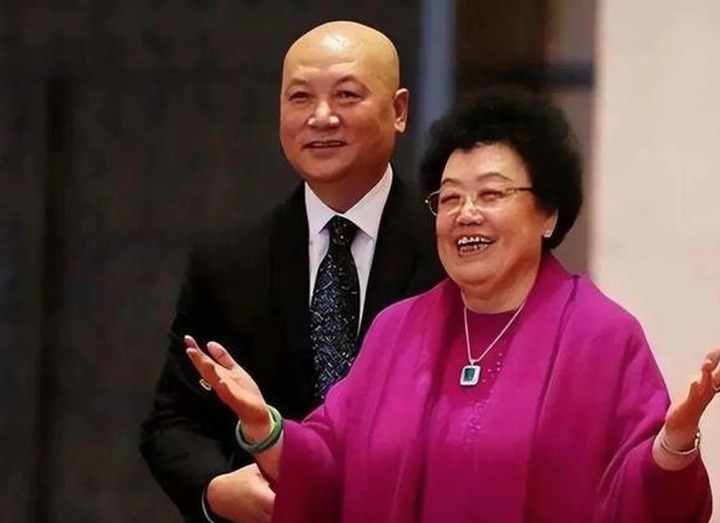 Tr&igrave; Trọng thụy v&agrave; nỗi mất m&aacute;t lớn khi vợ tỷ ph&uacute; Trần Lệ Hoa qua đời - Ảnh 1.