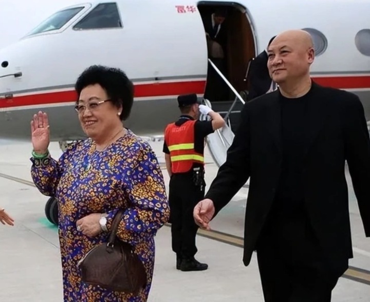 H&ocirc;n nh&acirc;n vi&ecirc;n m&atilde;n 3 thập kỷ của Tr&igrave; Trọng thụy v&agrave; b&agrave; x&atilde; tỷ ph&uacute; Trần Lệ Hoa - Ảnh 2.