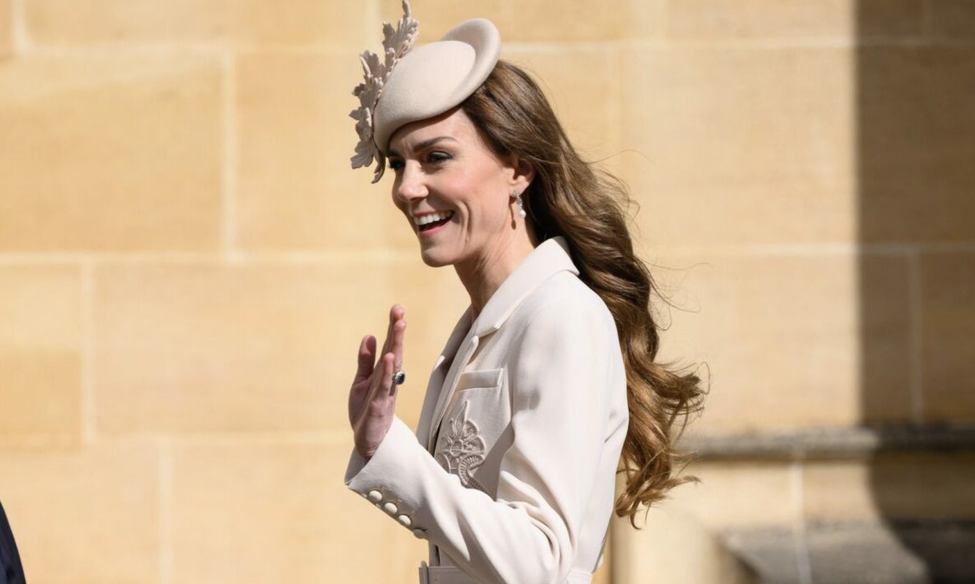 T&aacute;i xuất của Kate Middleton: Chi tiết trang phục g&acirc;y tranh c&atilde;i trong Lễ Phục sinh 2026 - Ảnh 2.