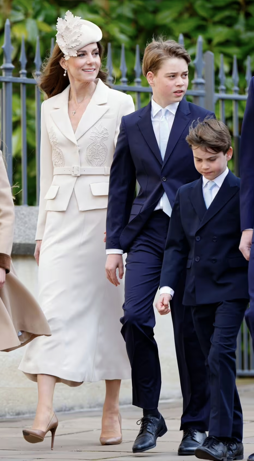 T&aacute;i xuất của Kate Middleton: Chi tiết trang phục g&acirc;y tranh c&atilde;i trong Lễ Phục sinh 2026 - Ảnh 3.