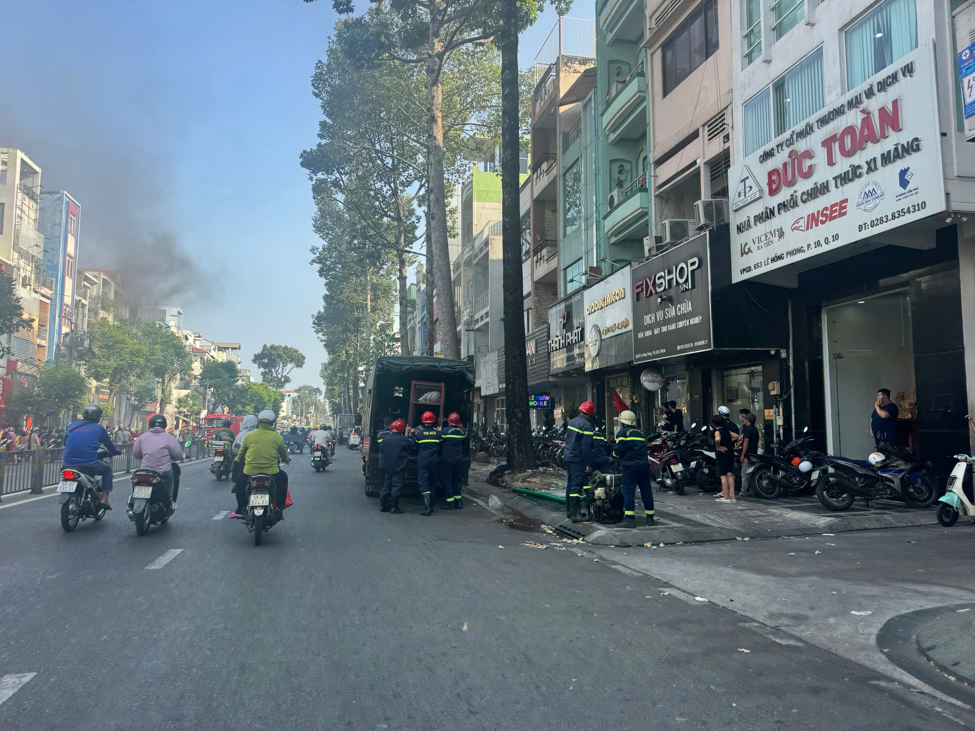 Ch&aacute;y nh&agrave; 4 tầng ở đường L&ecirc; Hồng Phong , TPHCM g&acirc;y hoang mang Ng&agrave;y 7 - 4 - 2026 - Ảnh 3.