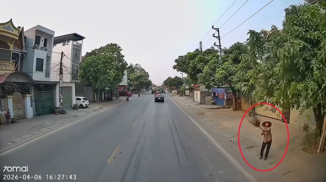 Người phụ nữ cầm chổi cứu c&ocirc; g&aacute;i Hải Ph&ograve;ng tho&aacute;t nạn xe ben - Ảnh 1.