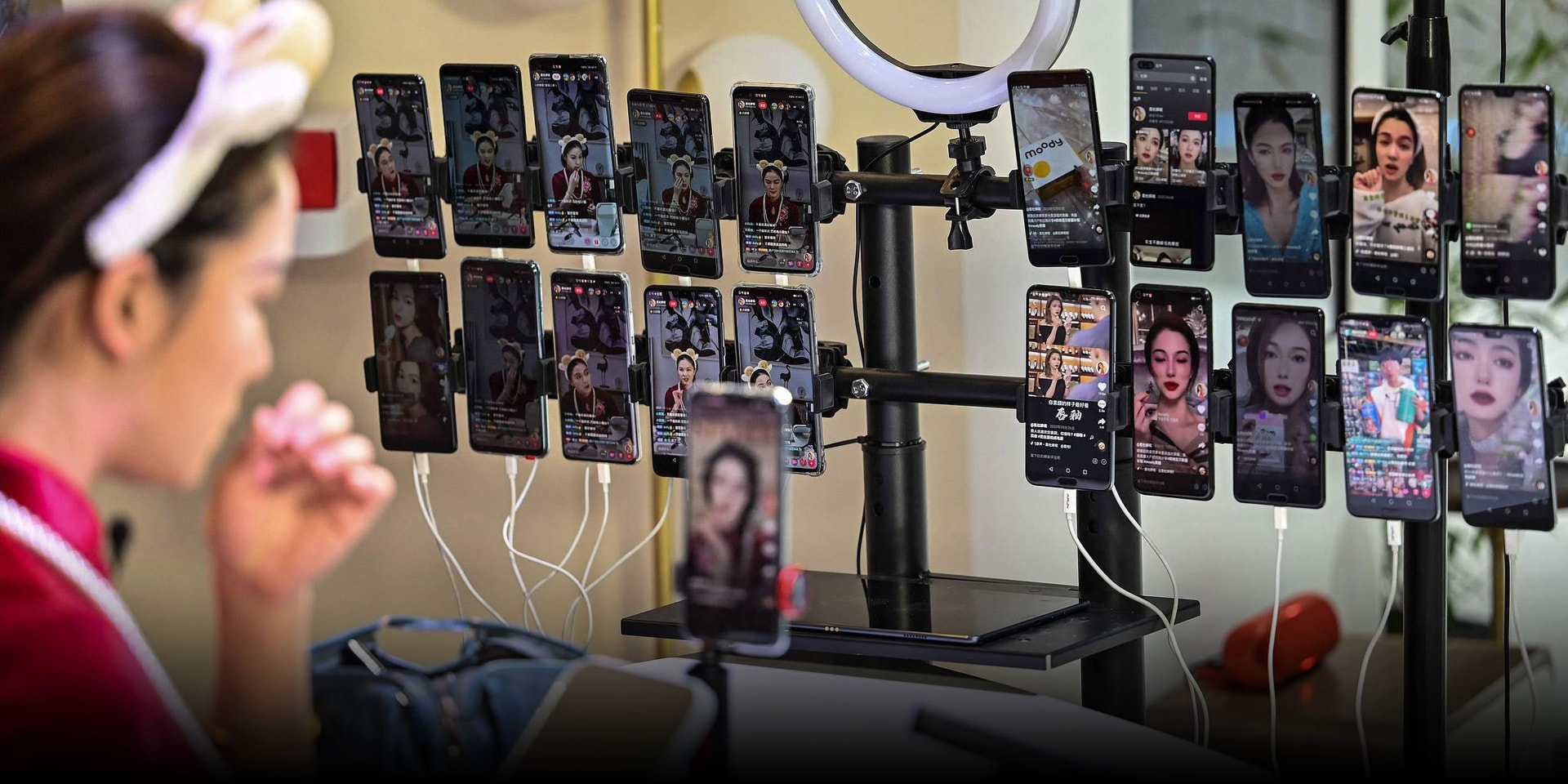 G&oacute;c khuất nghề livestream: Sự thật về &aacute;p lực v&agrave; sức khỏe của những người s&aacute;ng tạo nội dung - Ảnh 1.