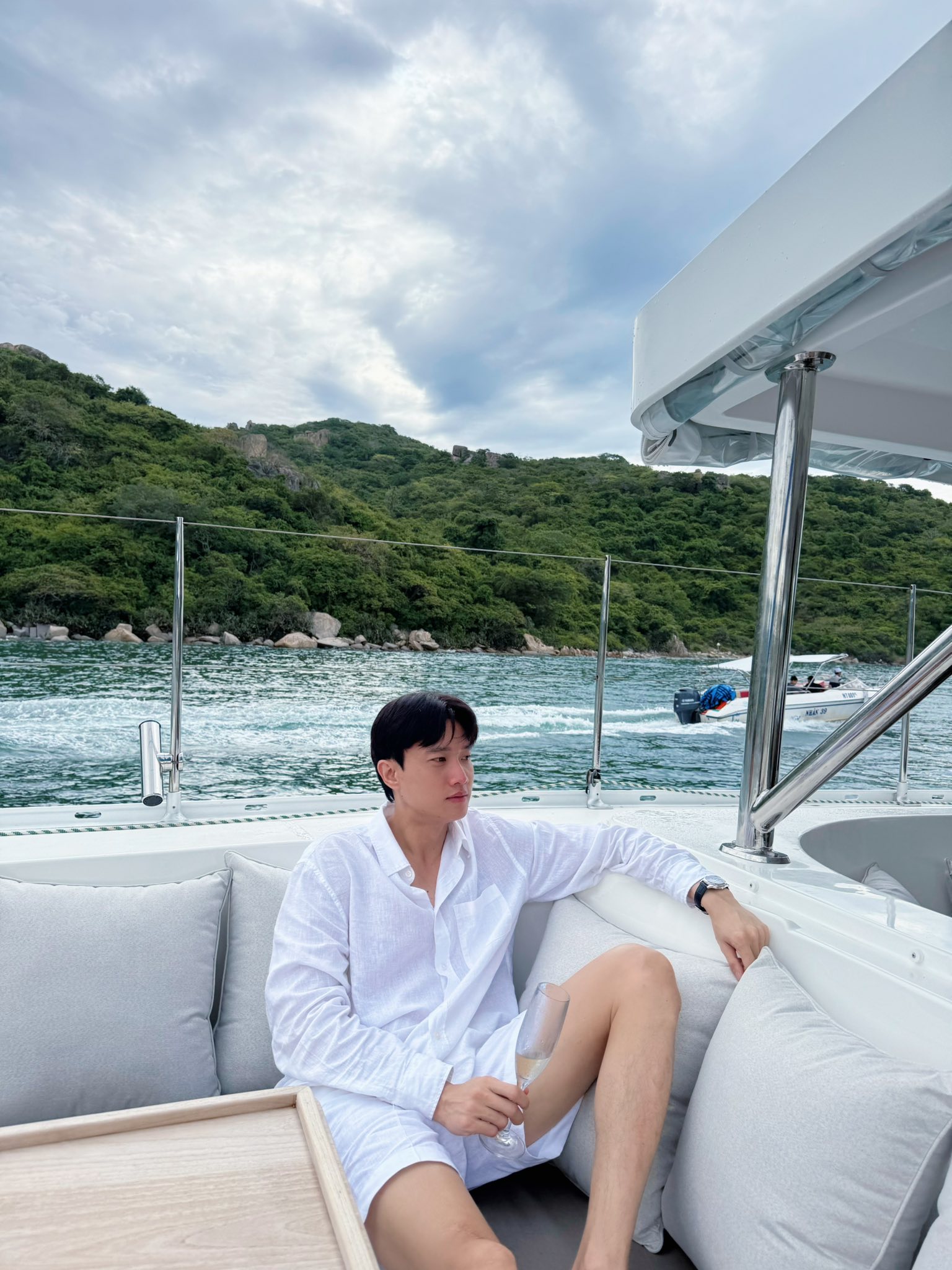 Ch&acirc;n dung chủ tịch thương hiệu mỳ bị đồn hẹn h&ograve; Ngọc Trinh, Tiểu Vy- Ảnh 9.