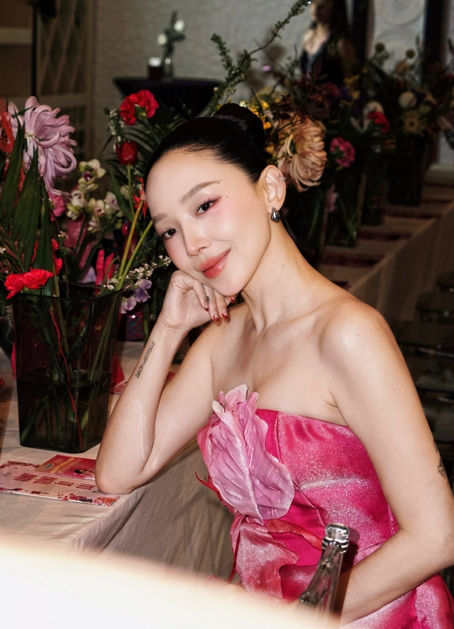 T&oacute;c Ti&ecirc;n v&agrave; bạn trai mới g&acirc;y sốt mạng x&atilde; hội với Phản ứng bất ngờ - Ảnh 5.