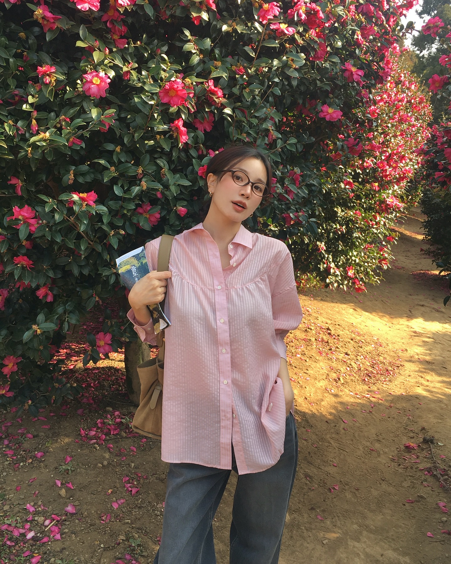 4 Mẫu áo mùa hè hack tuổi giúp bạn thêm phần sang xịn mịn năm 2026 - Ảnh 6. 4 Mẫu áo mùa hè hack tuổi giúp bạn thêm phần sang xịn mịn năm 2026 - Ảnh 6.