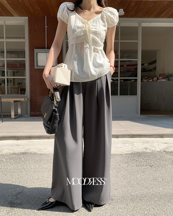 4 Mẫu áo mùa hè hack tuổi giúp bạn thêm phần sang xịn mịn năm 2026 - Ảnh 1. 4 Mẫu áo mùa hè hack tuổi giúp bạn thêm phần sang xịn mịn năm 2026 - Ảnh 1.