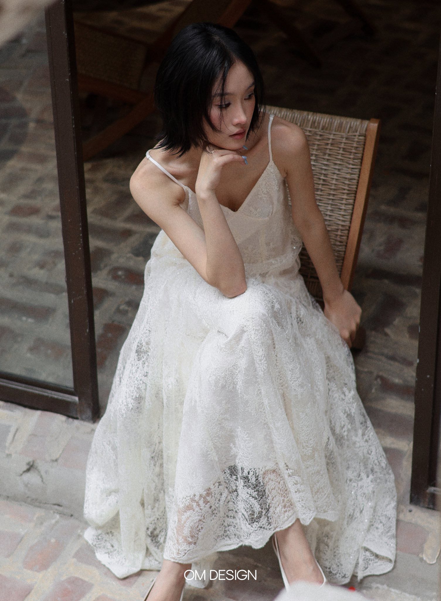 Hè này mặc gì để trông “có tiền” mà không cần cố? - Ảnh 13.