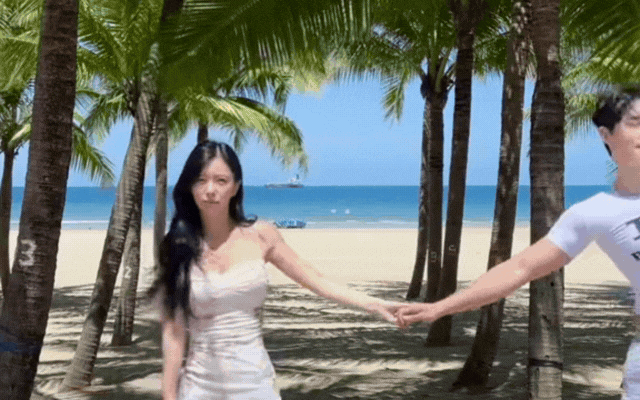 Danh t&iacute;nh cặp đ&ocirc;i check - in Đ&agrave; Nẵng: Ch&agrave;ng trai &aacute;o Grab v&agrave; n&agrave;ng thần vệ nữ đời thực - Ảnh 1.