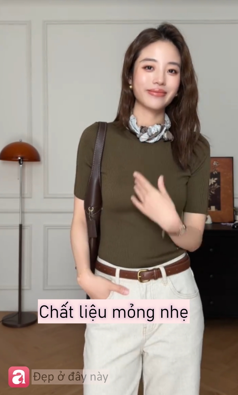 H&egrave; n&agrave;y, &aacute;o thun kh&ocirc;ng c&ograve;n &ldquo;b&igrave;nh thường&rdquo;: 5 kiểu mặc l&ecirc;n l&agrave; thấy gọn g&agrave;ng, tinh tế ngay lập tức- Ảnh 3.