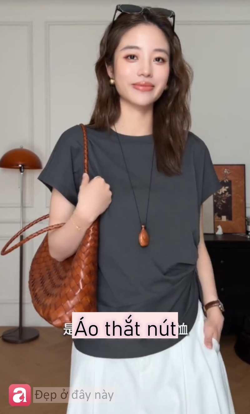 H&egrave; n&agrave;y, &aacute;o thun kh&ocirc;ng c&ograve;n &ldquo;b&igrave;nh thường&rdquo;: 5 kiểu mặc l&ecirc;n l&agrave; thấy gọn g&agrave;ng, tinh tế ngay lập tức- Ảnh 4.