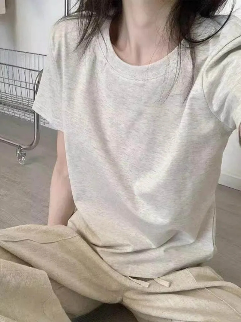 H&egrave; n&agrave;y, &aacute;o thun kh&ocirc;ng c&ograve;n &ldquo;b&igrave;nh thường&rdquo;: 5 kiểu mặc l&ecirc;n l&agrave; thấy gọn g&agrave;ng, tinh tế ngay lập tức- Ảnh 8.