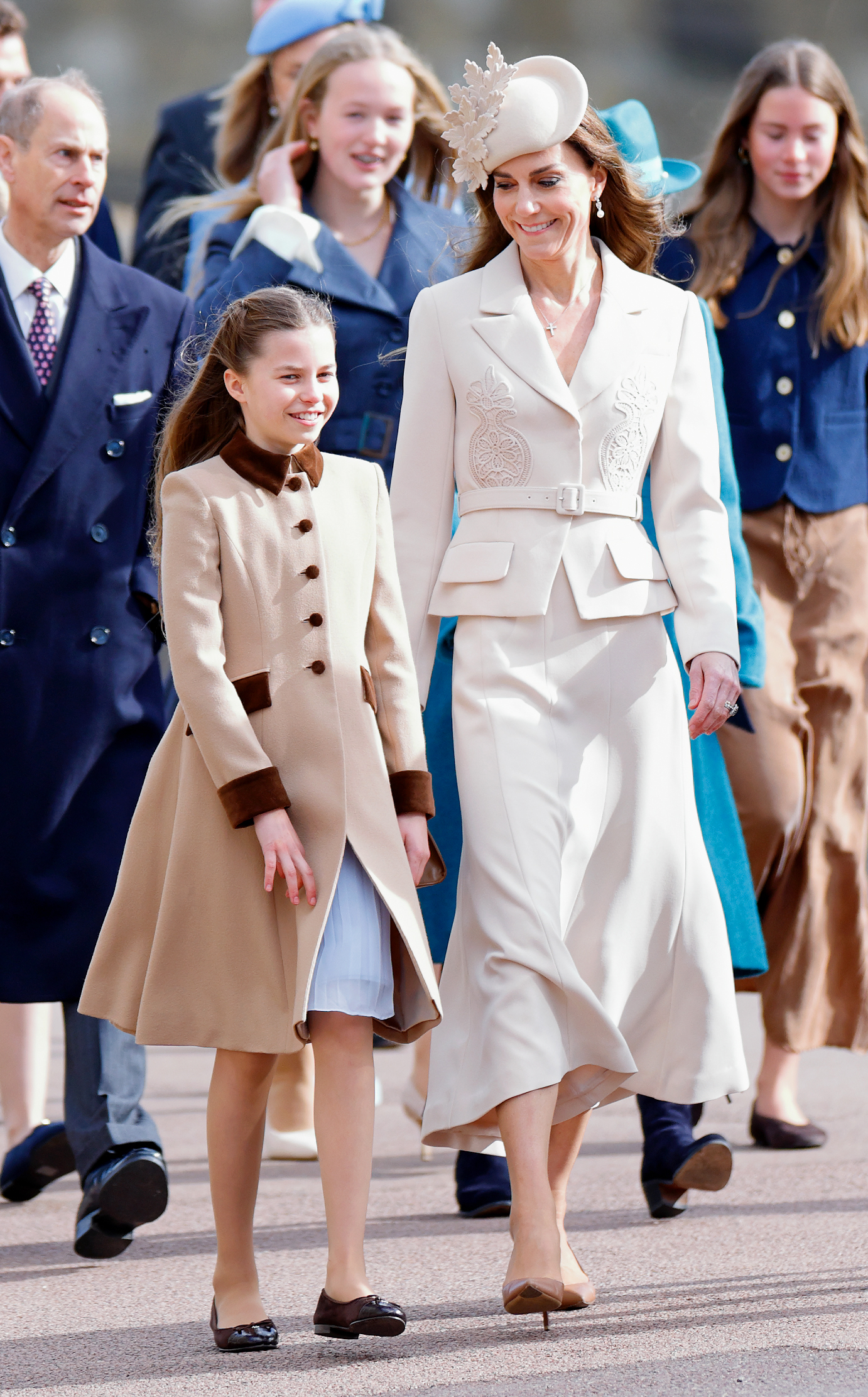 Set đồ Phục Sinh của c&ocirc;ng ch&uacute;a Charlotte: &Yacute; nghĩa v&agrave; phong c&aacute;ch 2023 - Ảnh 1.