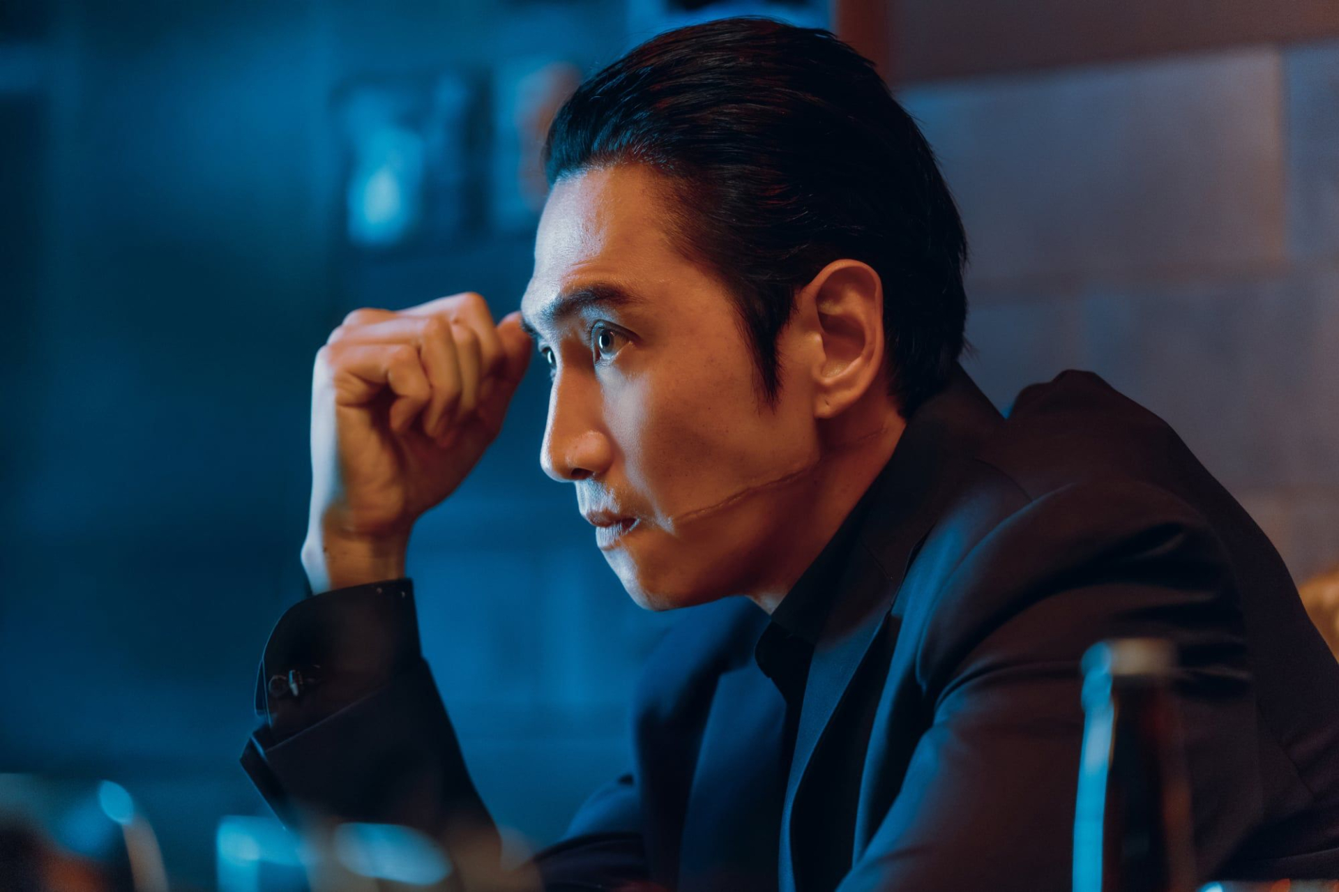 Lee Kwang Soo lột x&aacute;c với tạo h&igrave;nh phản diện trong Gold Land đầy ấn tượng - Ảnh 1.