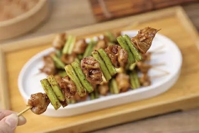 Lòng heo đừng xào dưa nữa, làm theo cách này đúng chuẩn cơm nhà, thơm lừng và đậm đà hương vị ai ăn cũng mê - Ảnh 1.