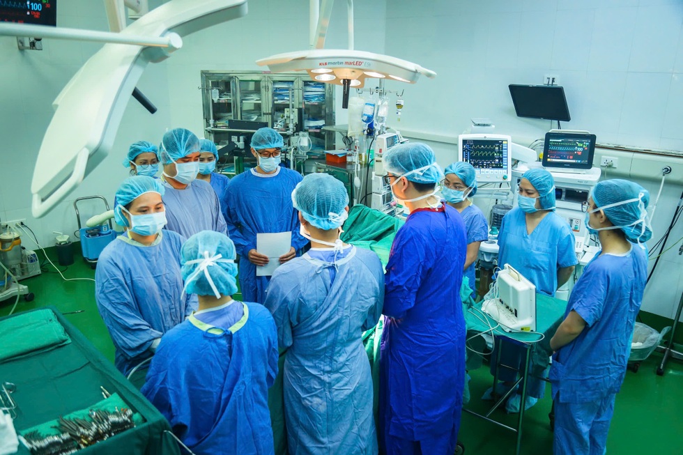 Bộ trưởng gửi thư cảm tạ gia đ&igrave;nh c&ocirc; g&aacute;i người Anh hiến tạng - Ảnh 4.