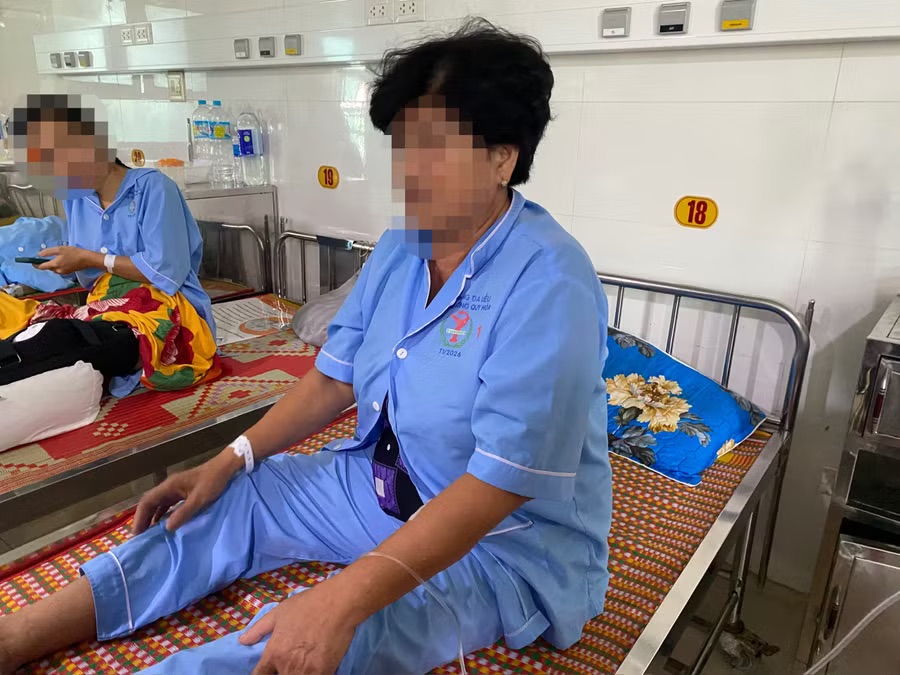 Vụ nữ bán quán lớn tuổi bị đánh ở Quy Nhơn: Nguyên nhân và sự thật phía sau - Ảnh 1. Vụ nữ bán quán lớn tuổi bị đánh ở Quy Nhơn: Nguyên nhân và sự thật phía sau - Ảnh 1.