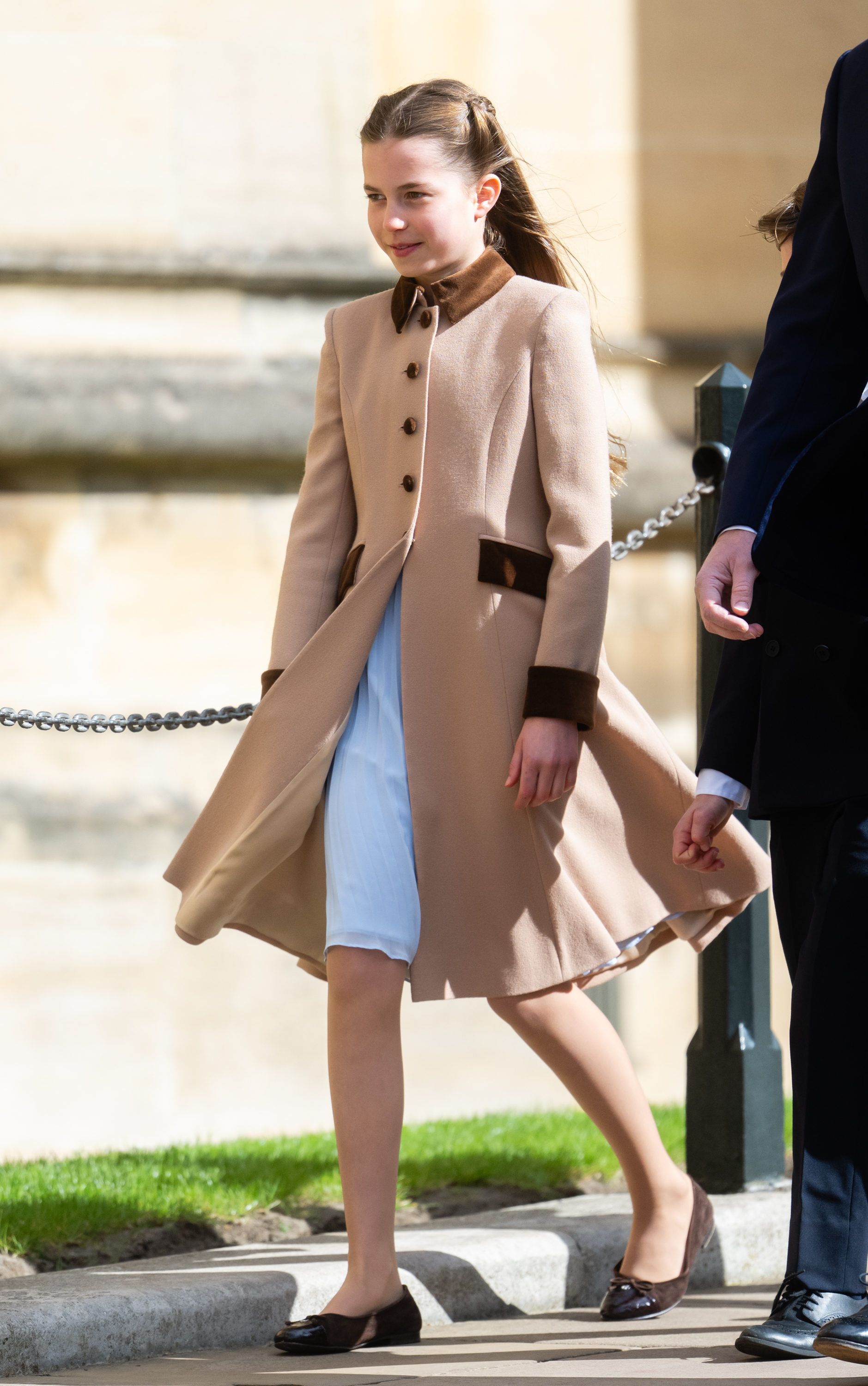 Set đồ Phục Sinh của c&ocirc;ng ch&uacute;a Charlotte: &Yacute; nghĩa v&agrave; phong c&aacute;ch 2023 - Ảnh 2.