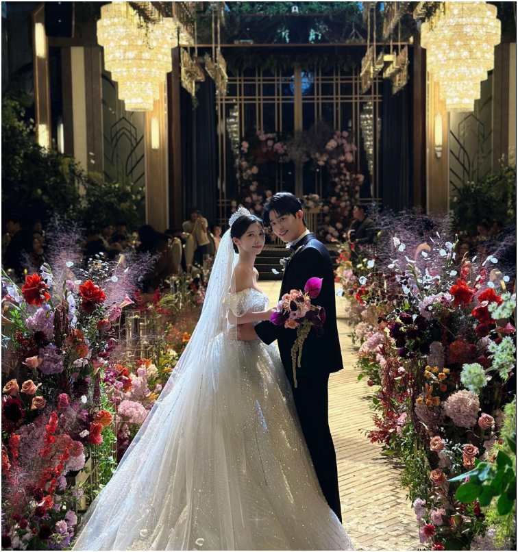 Danh t&iacute;nh cặp đ&ocirc;i check - in Đ&agrave; Nẵng: Ch&agrave;ng trai &aacute;o Grab v&agrave; n&agrave;ng thần vệ nữ đời thực - Ảnh 15.