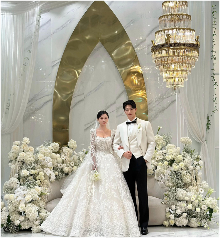 Danh t&iacute;nh cặp đ&ocirc;i check - in Đ&agrave; Nẵng: Ch&agrave;ng trai &aacute;o Grab v&agrave; n&agrave;ng thần vệ nữ đời thực - Ảnh 14.