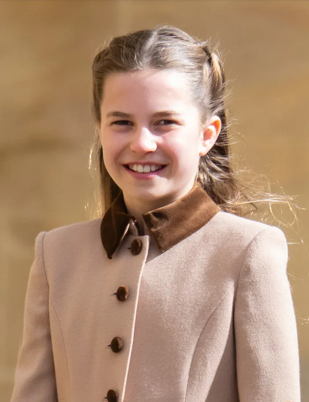 M&aacute;i t&oacute;c m&acirc;y tết vương miện của C&ocirc;ng ch&uacute;a Charlotte thu h&uacute;t mọi &aacute;nh nh&igrave;n tại Lễ Phục sinh - Ảnh 3.