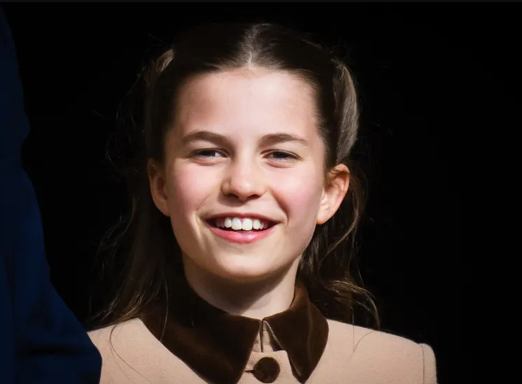 M&aacute;i t&oacute;c m&acirc;y tết vương miện của C&ocirc;ng ch&uacute;a Charlotte thu h&uacute;t mọi &aacute;nh nh&igrave;n tại Lễ Phục sinh - Ảnh 5.