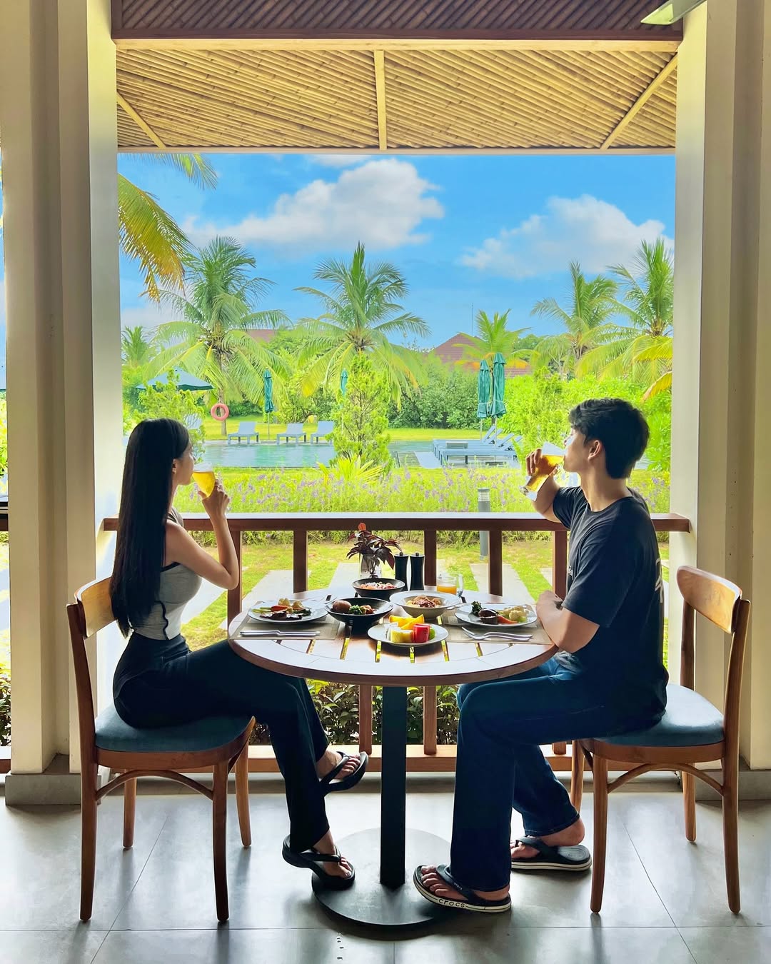 Danh t&iacute;nh cặp đ&ocirc;i check - in Đ&agrave; Nẵng: Ch&agrave;ng trai &aacute;o Grab v&agrave; n&agrave;ng thần vệ nữ đời thực - Ảnh 6.