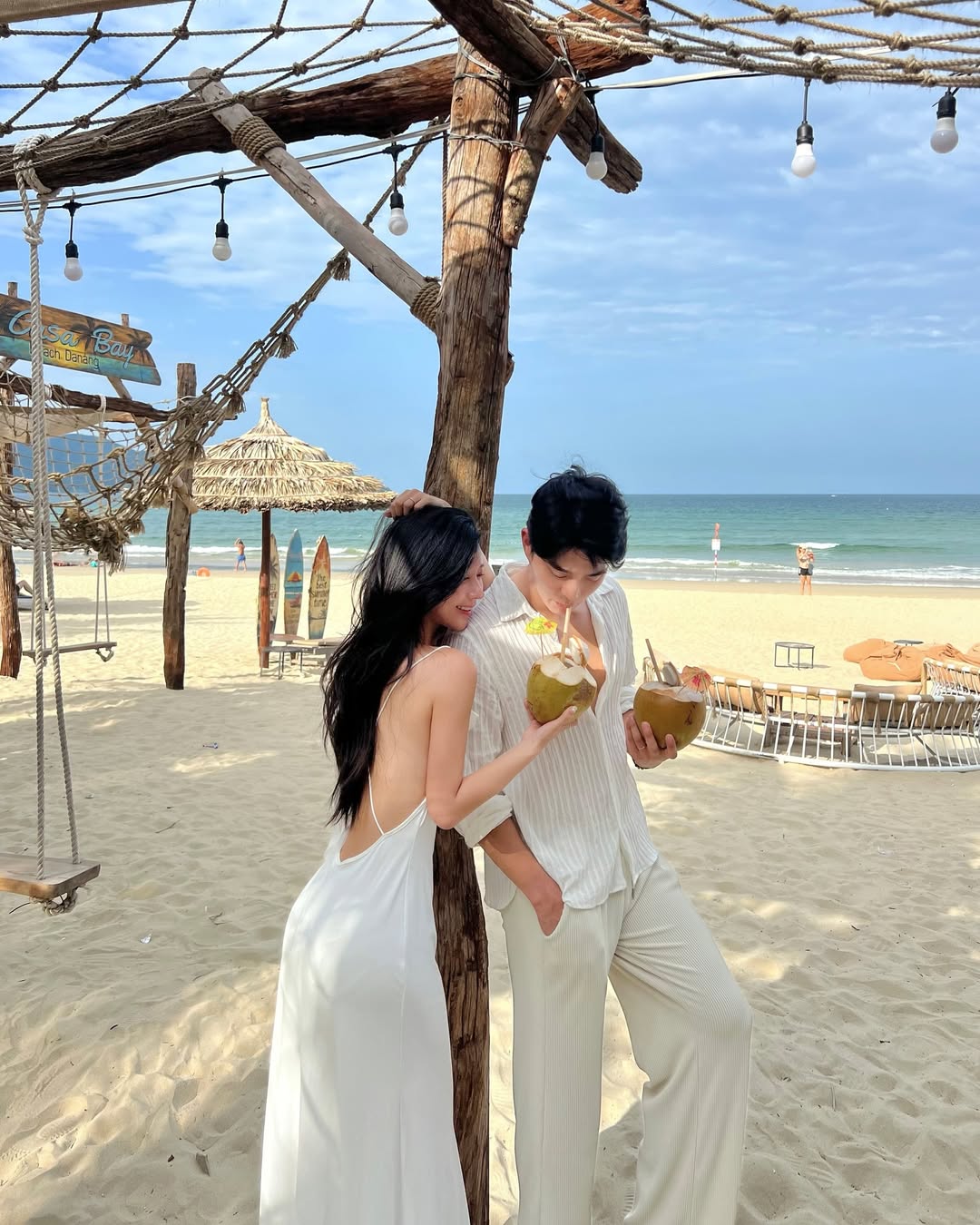 Danh t&iacute;nh cặp đ&ocirc;i check - in Đ&agrave; Nẵng: Ch&agrave;ng trai &aacute;o Grab v&agrave; n&agrave;ng thần vệ nữ đời thực - Ảnh 7.