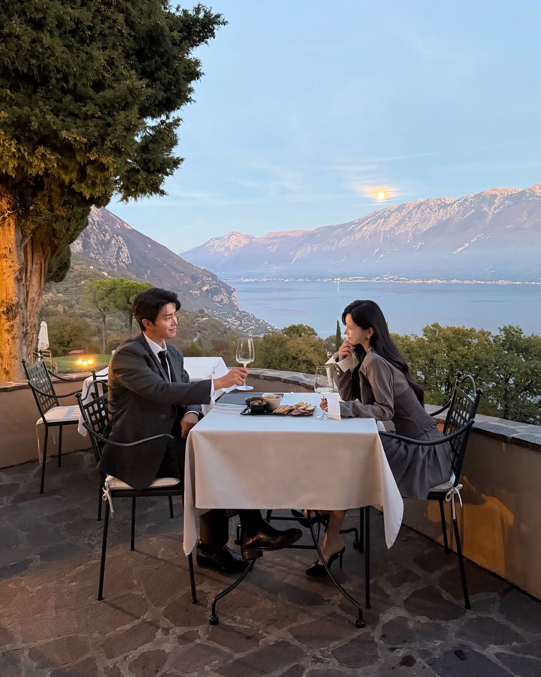 Danh t&iacute;nh cặp đ&ocirc;i check - in Đ&agrave; Nẵng: Ch&agrave;ng trai &aacute;o Grab v&agrave; n&agrave;ng thần vệ nữ đời thực - Ảnh 13.