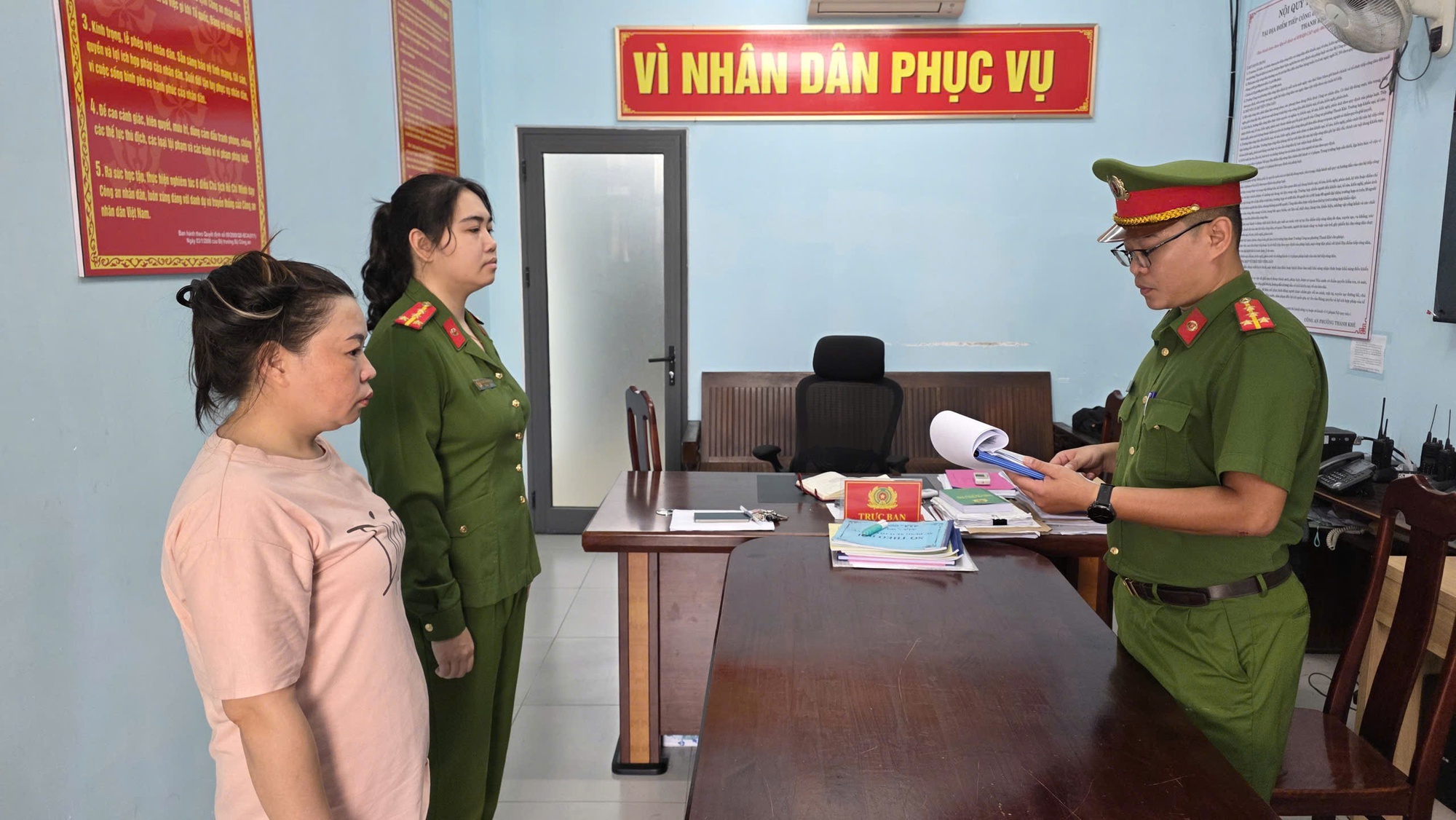 Bắt khẩn cấp người phụ nữ hành hung nhân viên đường sắt tại Đà Nẵng - Ảnh 1. Bắt khẩn cấp người phụ nữ hành hung nhân viên đường sắt tại Đà Nẵng - Ảnh 1.