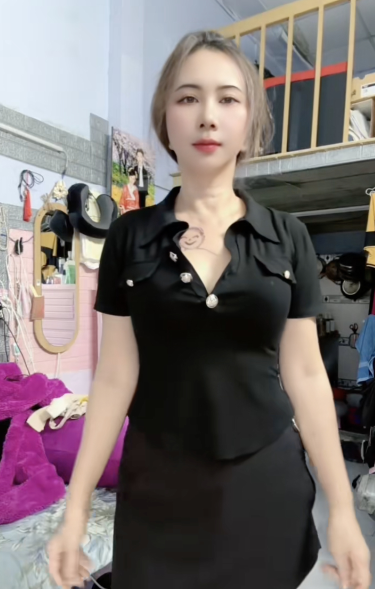 Mẹ Th&ugrave;y Ti&ecirc;n c&oacute; động th&aacute;i lạ g&acirc;y ch&uacute; &yacute; tr&ecirc;n mạng x&atilde; hội - Ảnh 1.