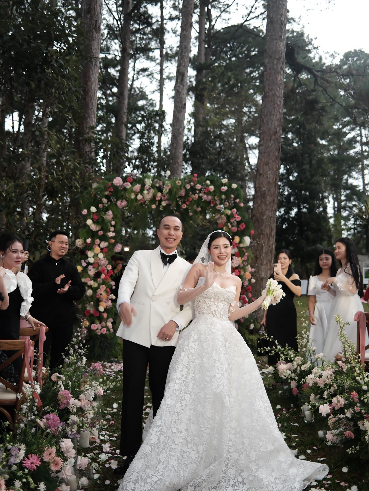 Mẹ đơn th&acirc;n 2 con lấy chồng 