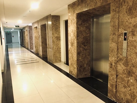 Người đ&agrave;n &ocirc;ng kiện c&ocirc;ng ty BĐS v&igrave; kh&ocirc;ng trả ph&iacute; thang m&aacute;y cho cư d&acirc;n tầng 1 - Ảnh 1.