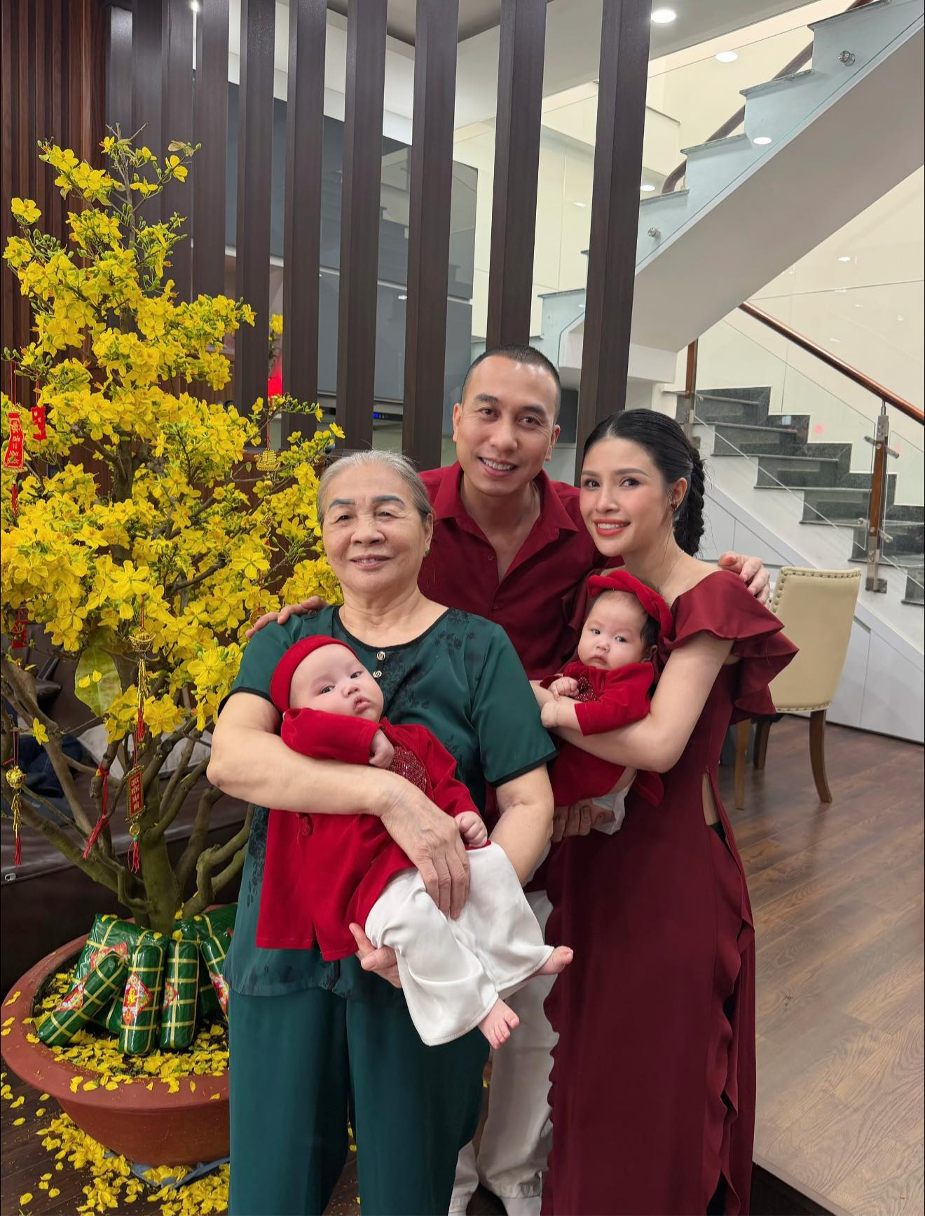 Mẹ đơn th&acirc;n 2 con lấy chồng 