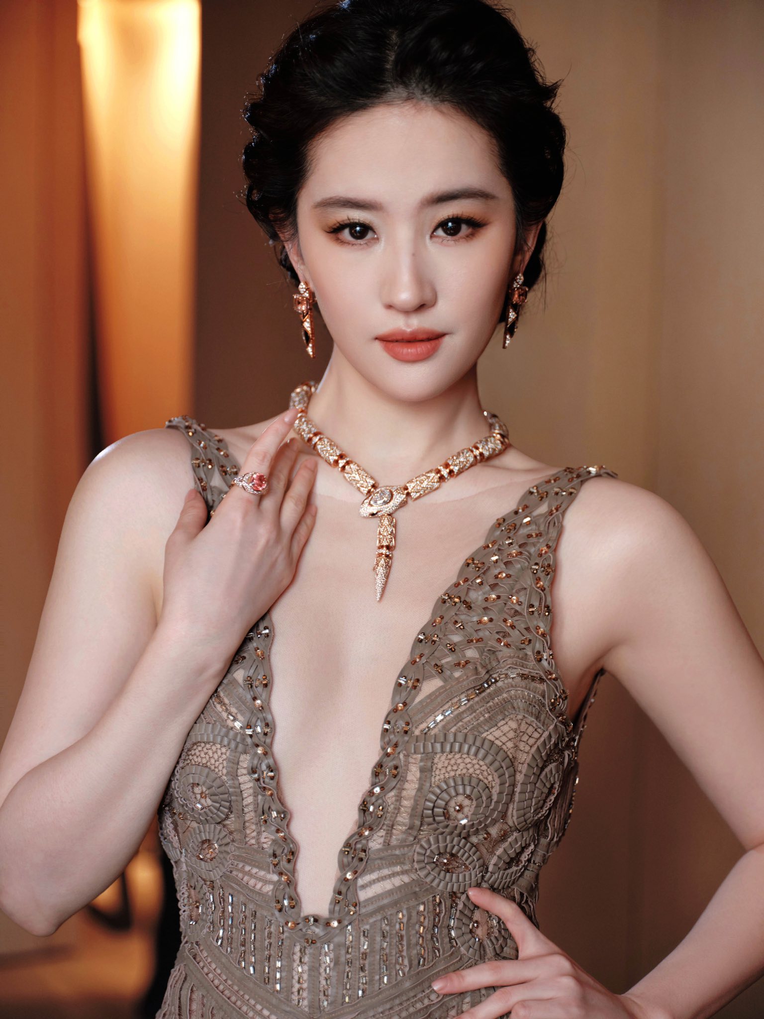 38 tuổi, Lưu Diệc Phi vẫn độc th&acirc;n suốt 8 năm qua  - Ảnh 1.