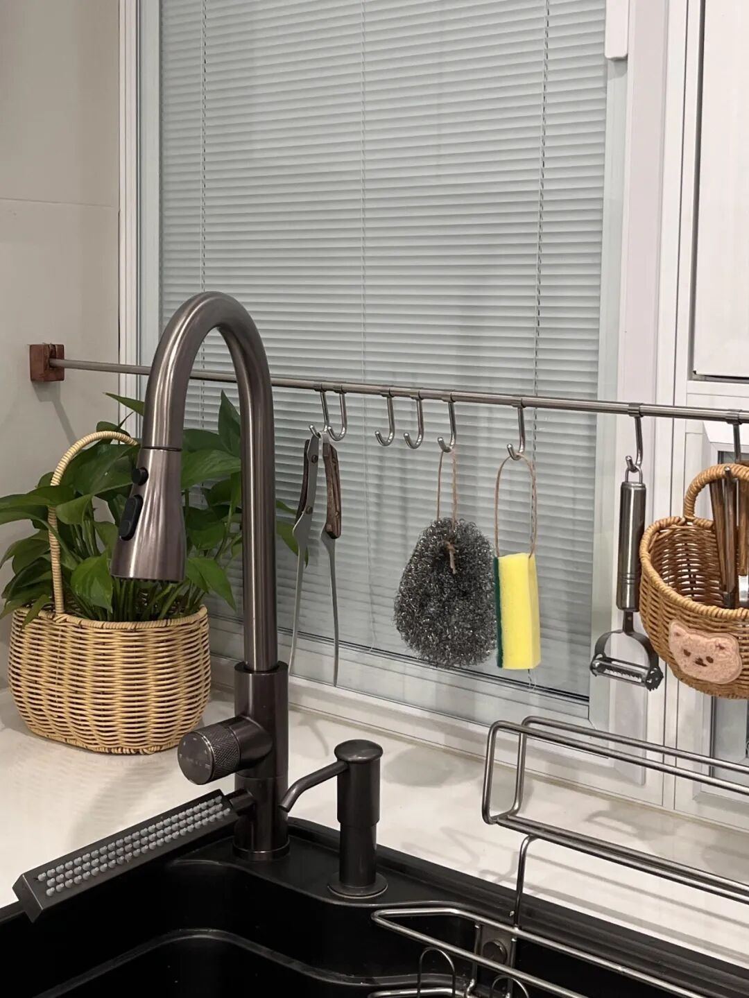 10 thiết kế bếp th&ocirc;ng minh gi&uacute;p giảm một nửa thời gian nấu nướng: Nhỏ th&ocirc;i nhưng d&ugrave;ng rồi kh&oacute; bỏ - Ảnh 1.