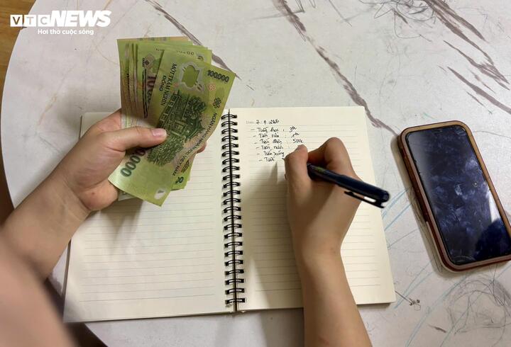 Chi ph&iacute; sinh hoạt H&agrave; Nội 2026: Lương 10 triệu kh&ocirc;ng đủ sống , 30 triệu cũng kh&oacute; thở - Ảnh 4.