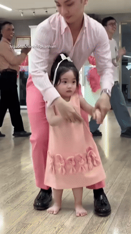 Lisa nhà Khánh Thi - Phan Hiển xinh búp bê nhưng không thích dancesport - Ảnh 3. Lisa nhà Khánh Thi - Phan Hiển xinh búp bê nhưng không thích dancesport - Ảnh 3.