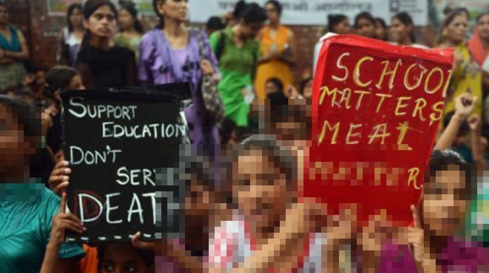 Thảm kịch học đường 2013 tại Ấn Độ: 23 học sinh tử vong v&igrave; cơm nhiễm độc - Ảnh 1.