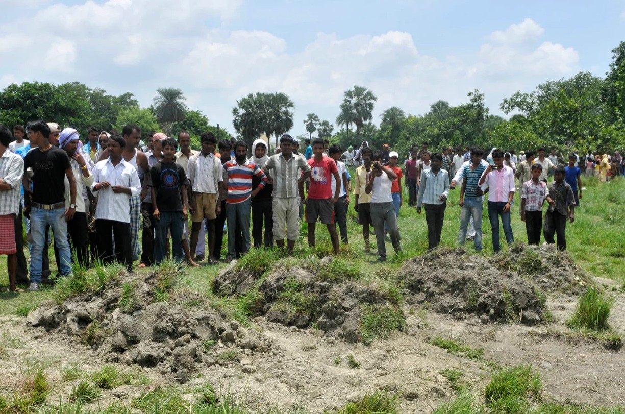 Thảm kịch học đường 2013 tại Ấn Độ: 23 học sinh tử vong v&igrave; cơm nhiễm độc - Ảnh 6.
