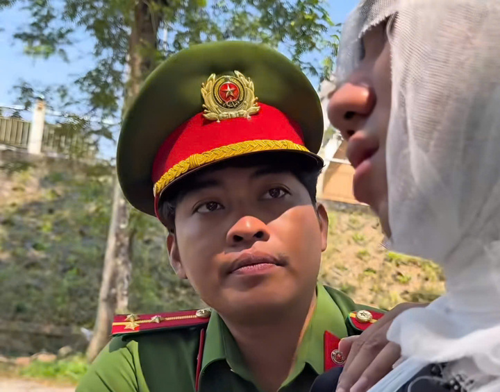 C&ocirc;ng an x&atilde; A Lưới sản xuất clip tuy&ecirc;n truyền luật giao th&ocirc;ng như phim điện ảnh - Ảnh 1.