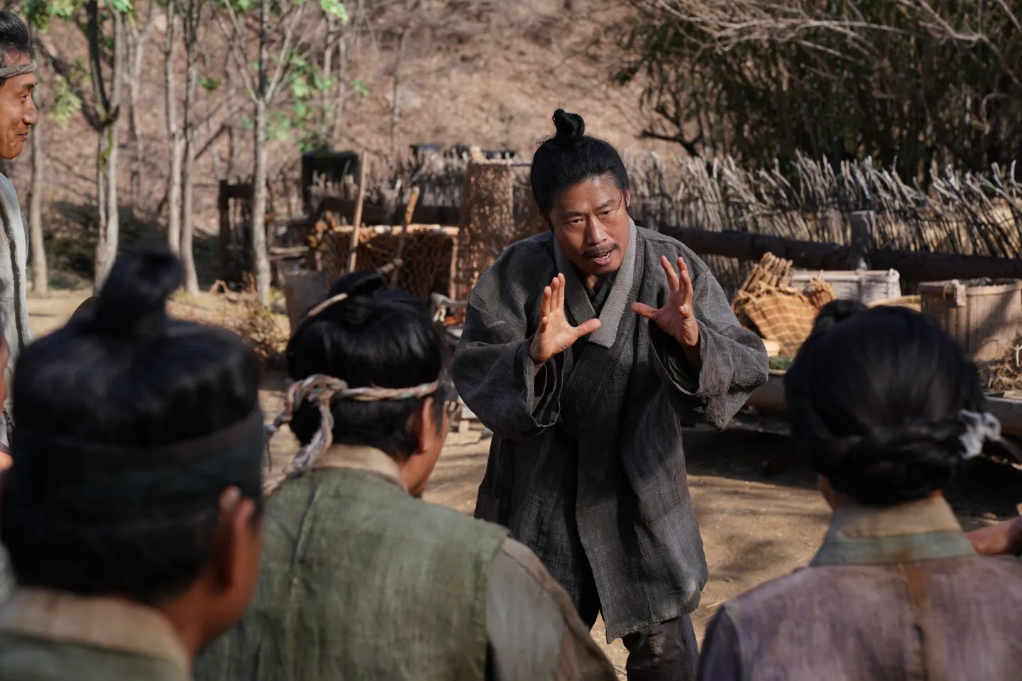 Dưới B&oacute;ng Điện Hạ: Hậu trường tạo n&ecirc;n cơn sốt ph&ograve;ng v&eacute; tại H&agrave;n Quốc - Ảnh 8.